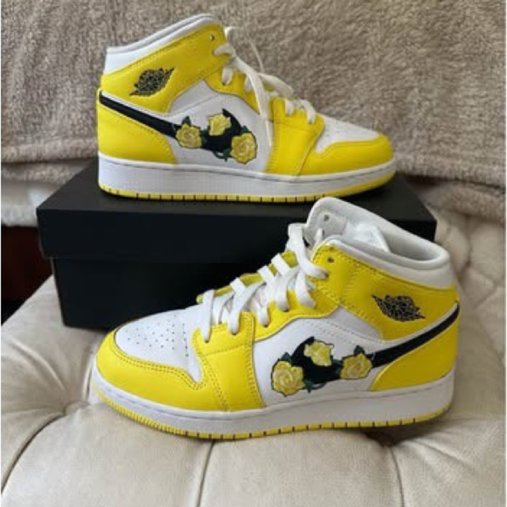 Air Jordan 1 Mid “Dynamic Yellow Floral” Size 5.5Y